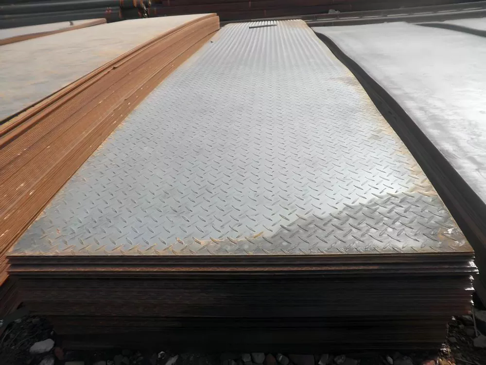 Hoe verbetert een antislip stalen plaat de veiligheid op de werkplek?