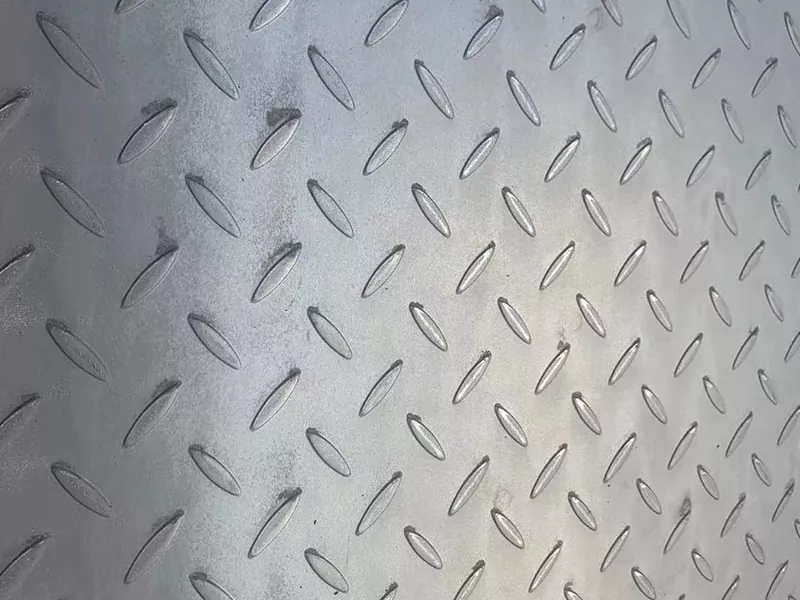 Hoe verbetert Diamond Plate de veiligheid en duurzaamheid in industriële toepassingen?